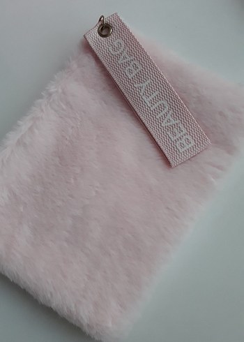 Pembe benefit makyaj çantası