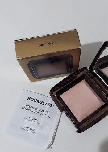 HOURGLASS

Ambient Lighting Powder - Aydınlatıcı pudra - Görsel 8