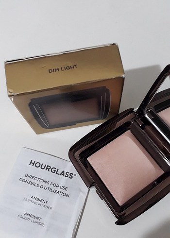 HOURGLASS

Ambient Lighting Powder - Aydınlatıcı pudra - Görsel 7