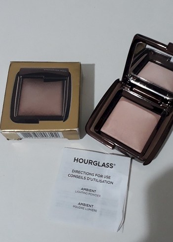 HOURGLASS

Ambient Lighting Powder - Aydınlatıcı pudra - Görsel 4
