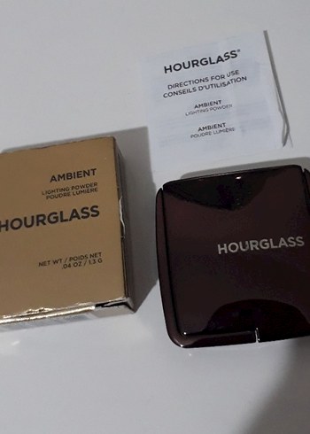 HOURGLASS

Ambient Lighting Powder - Aydınlatıcı pudra - Görsel 2