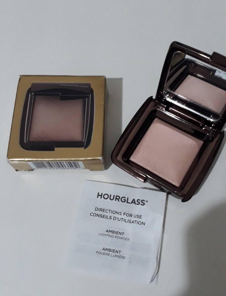 HOURGLASS

Ambient Lighting Powder - Aydınlatıcı pudra - Görsel 4