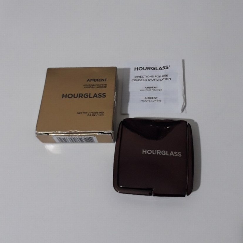 HOURGLASS

Ambient Lighting Powder - Aydınlatıcı pudra - Görsel 5