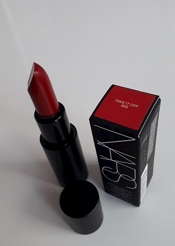 Beden kırmızı Renk NARS Koyu Kırmızı Ruj Take It Off 866