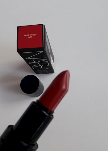 Beden NARS Koyu Kırmızı Ruj Take It Off 866