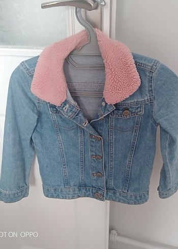 Kız Çocuk Pembe Yaka Detaylı Kot Ceket
