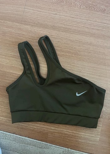 s Beden Nike Yeşil Sporcu Sütyeni