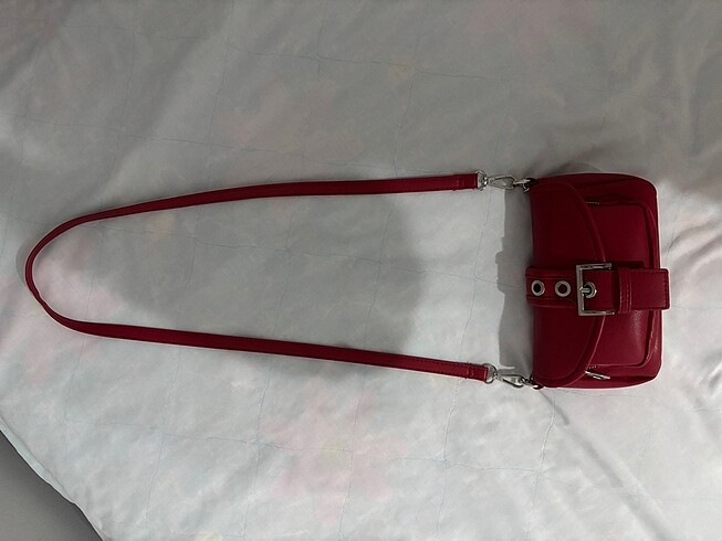  Beden Stradivarius kırmızı çanta