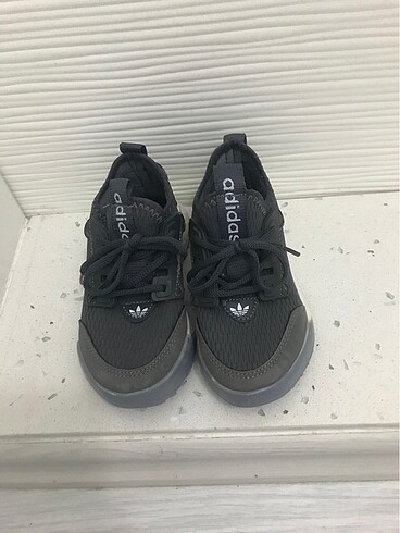27 Beden gri Renk Adidas Spor Ayakkabı