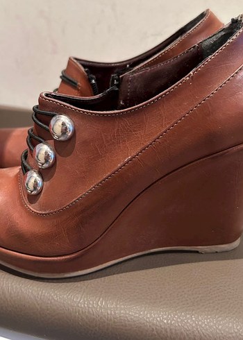 Kahverengi Deri Dolgu Topuklu Kadın Bot - Görsel 2