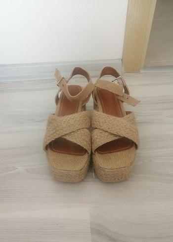 39 Beden Bej Örgü Dolgu Topuklu Kadın Sandalet