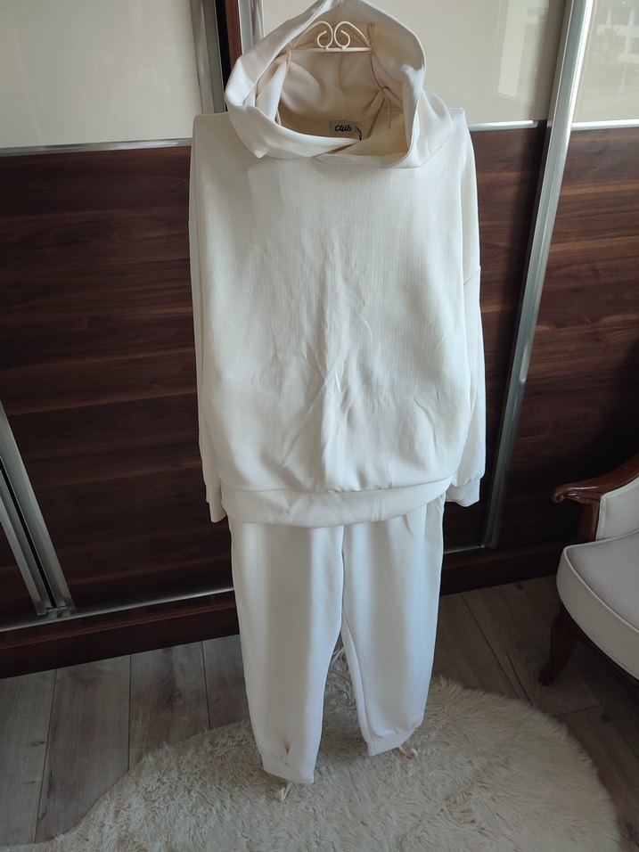 Beyaz Rahat Kesim Kadın Takım - Görsel 2