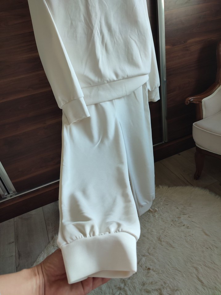 Beyaz Rahat Kesim Kadın Takım - Görsel 4