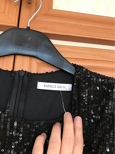 SİYAH PULLU ELBİSE - Görsel 4