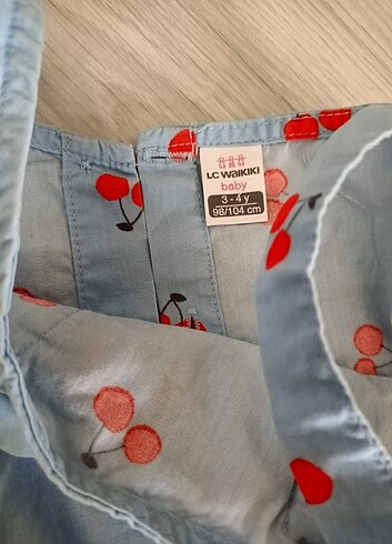 4 Yaş Beden Lcwaikiki markalı kız çocuk elbise