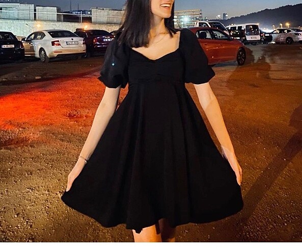 Kısa siyah elbise