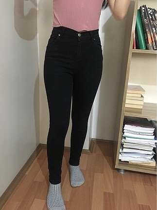 Siyah jean ve çanta
