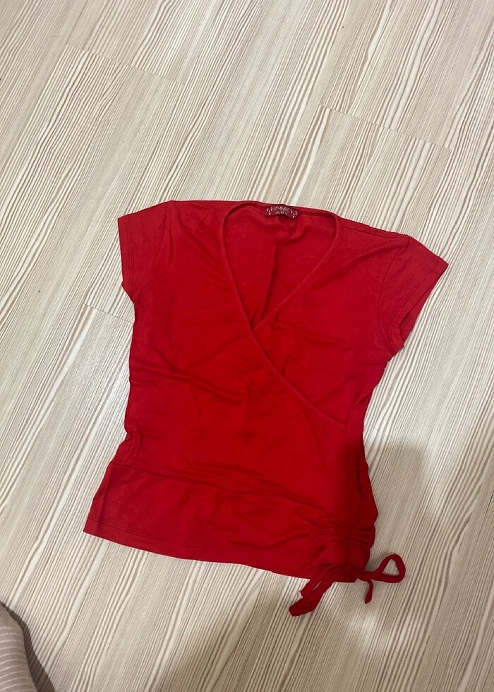 Kırmızı üst - Görsel 2