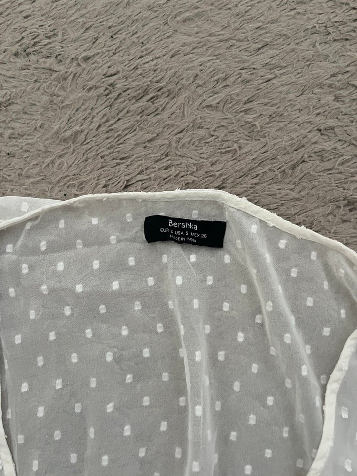 Bershka Beyaz V Yaka Puantiyeli Fırfırlı Bluz - Görsel 3