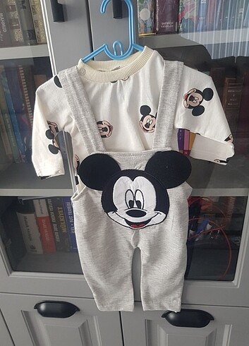 Diğer Iki adet bebek tulumu