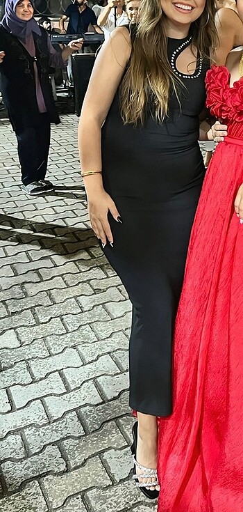 Diğer Siyah taşlı omuzu elbise