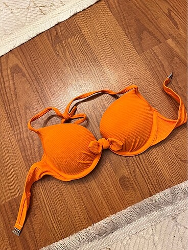 Turuncu bikini üstü