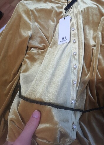 Piena marka etiketli altın sarısı kadife gömlek  - Görsel 5
