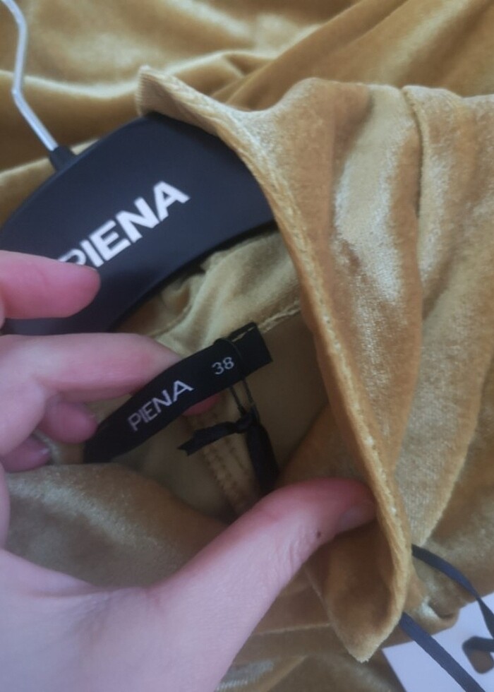 Piena marka etiketli altın sarısı kadife gömlek  - Görsel 2