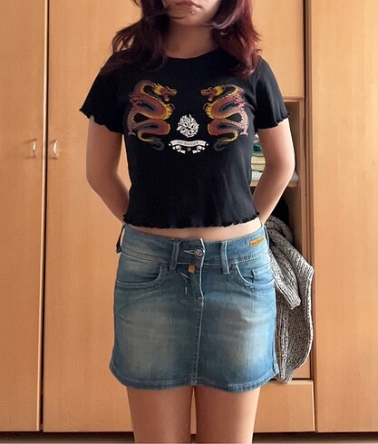 Koton Siyah Ejderhalı Crop Tshirt