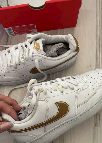 38,5 Beden Nike Gold ayakkabı