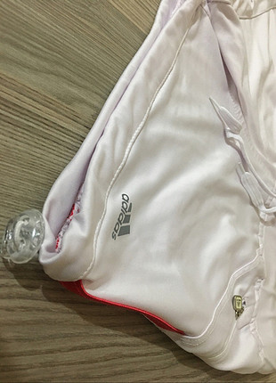 m Beden Adidas mini şort