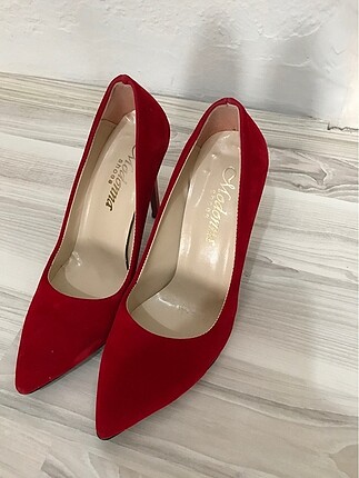 Kırmızı stiletto