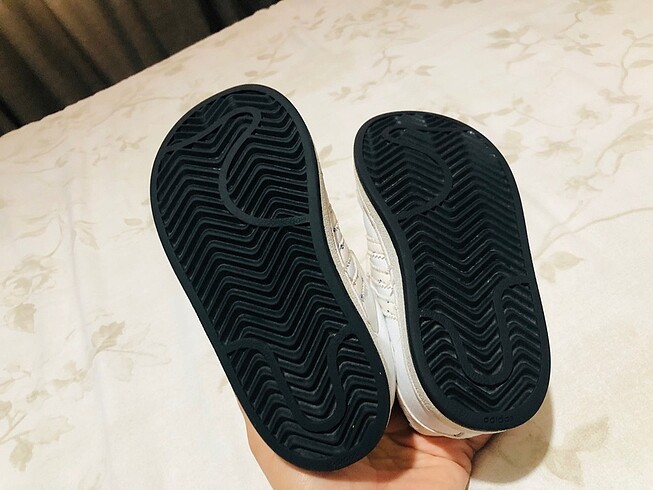 25 Beden beyaz Renk Adidas 25 numara