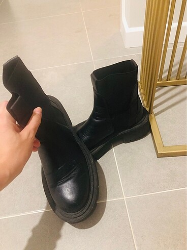 Sezon trendi altı kalın bot geçen sene 800 TL ye almiştim Zara?d