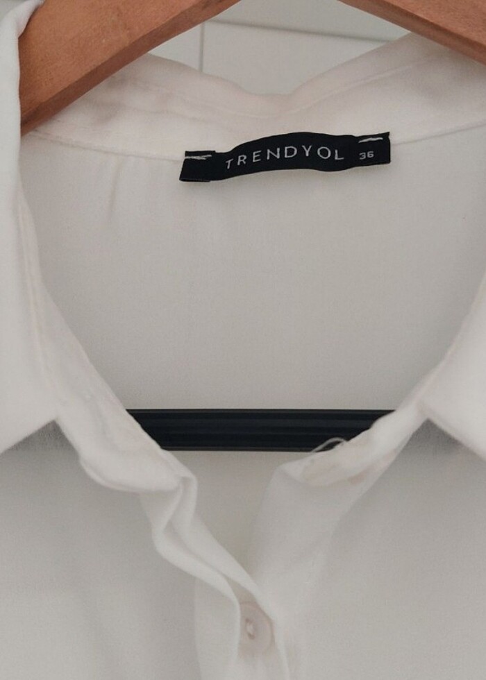 Beyaz gömlek  - Görsel 4