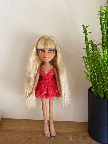 Bratz bebek cloe 2001