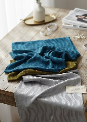 Gri Dökümlü Kadın Şal - Görsel 2