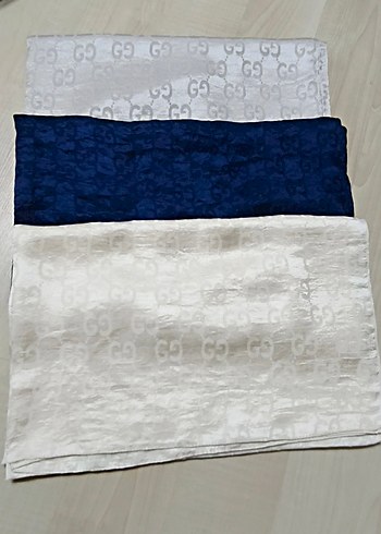 Beyaz jakarlı Kadın Şal - Görsel 3