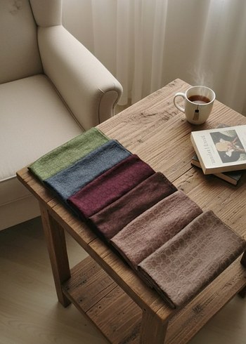 Bordo Kadın Drapeli Kadife Şal - Görsel 2