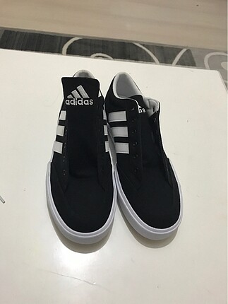 Adidas erkek ayakabisi 43.5 numara