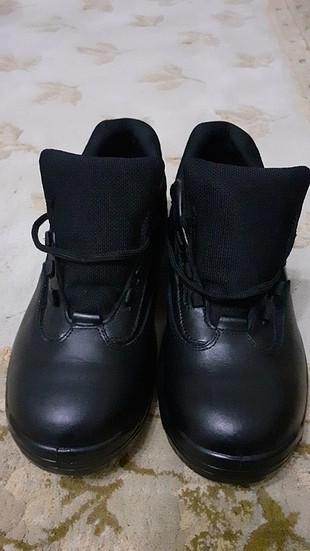 Sıfır ayakkabı yarım bota benzer