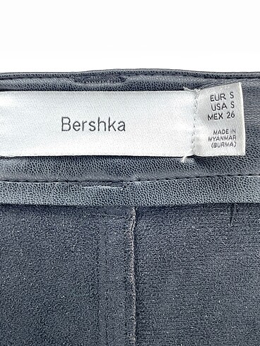s Beden siyah Renk Bershka Düz Kesim %70 İndirimli.