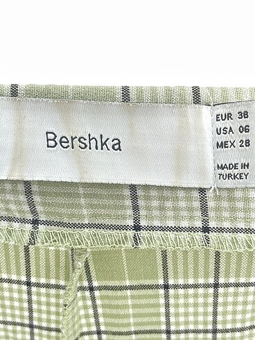 38 Beden çeşitli Renk Bershka Düz Kesim %70 İndirimli.