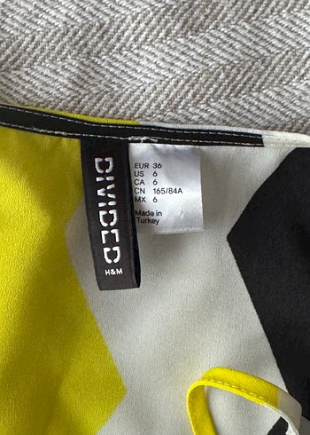 Kadın Sarı zikzak desenli V Yaka Askılı Bluz - Görsel 3