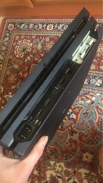 Sony ps4 pro 1tb tek kol acil paraya ihtiyacım var