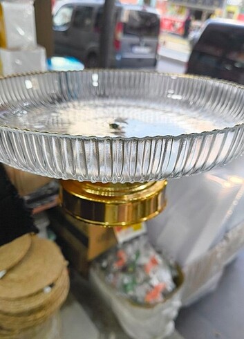 GOLD DETAY AYAKLI CAM SUNUMLUK ??