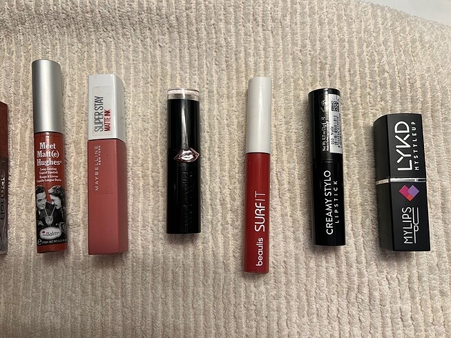  Beden Çeşitli markalarda ruj lipstick