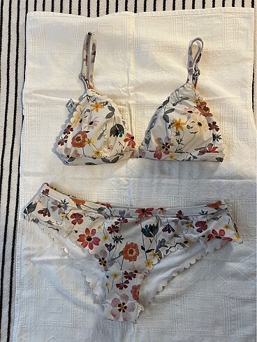 satıldı H&M çiçekli bikini takımı