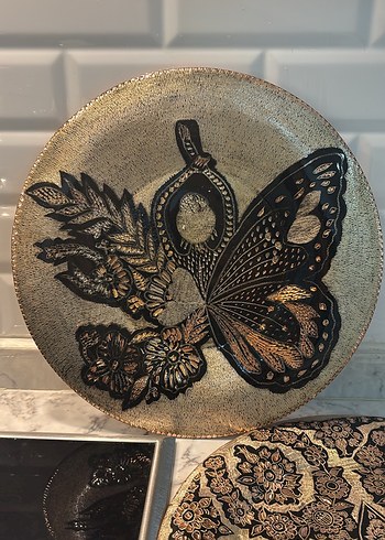Kelebek ve Çiçek Desenli Dekoratif Tabak