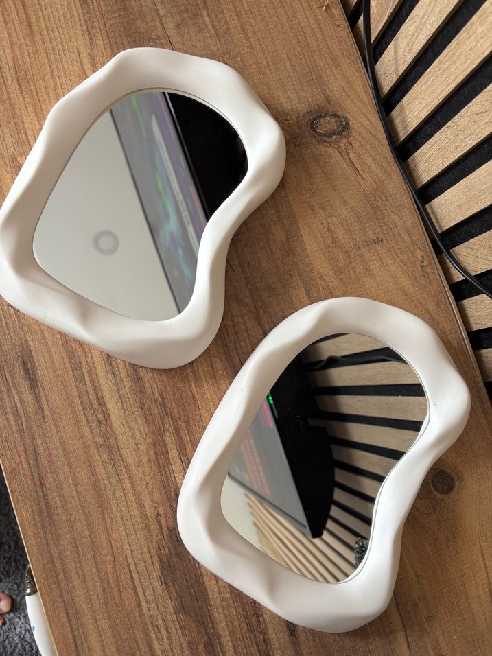 Beyaz Dalgalı Kenarlı Dekoratif Ayna - Görsel 1